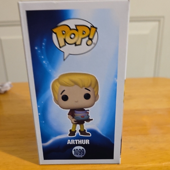 Funko Pop! Arthur with Yellow Hair and Purple Outfit - Picture 4 of 4